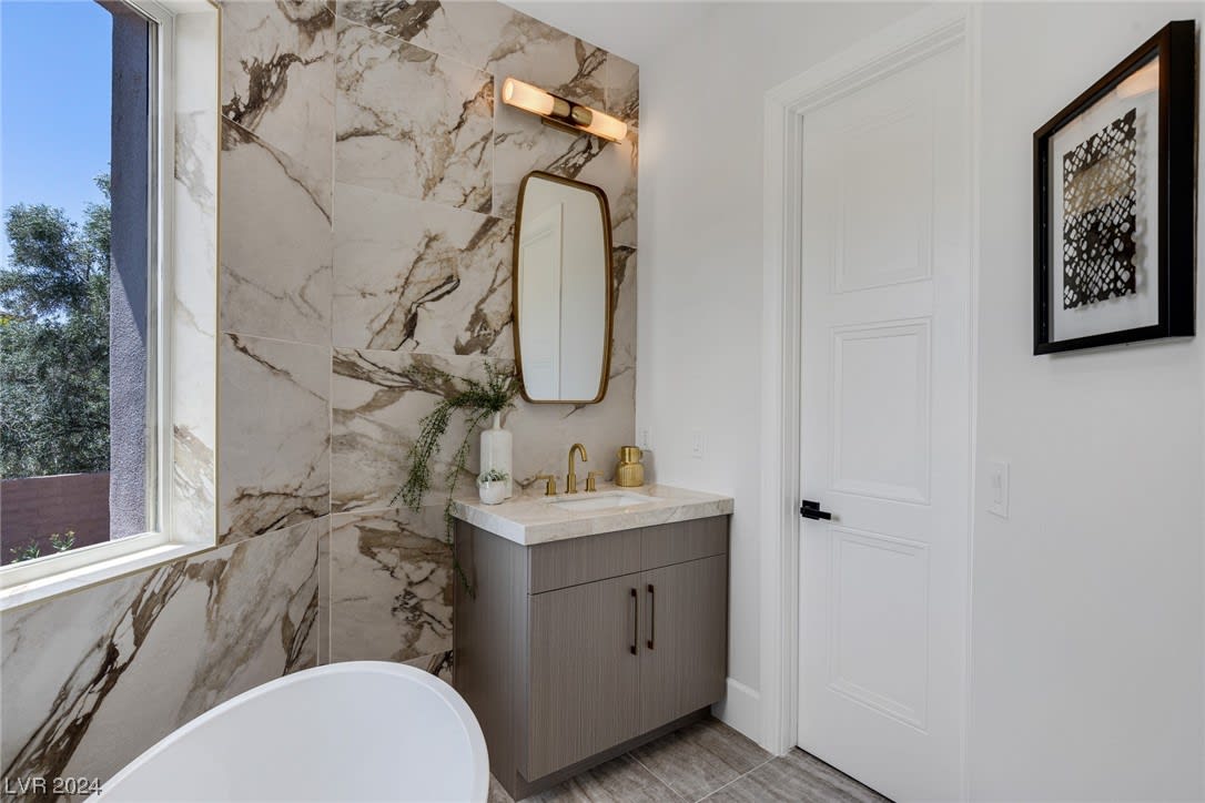 22 Anthem Pointe Ct