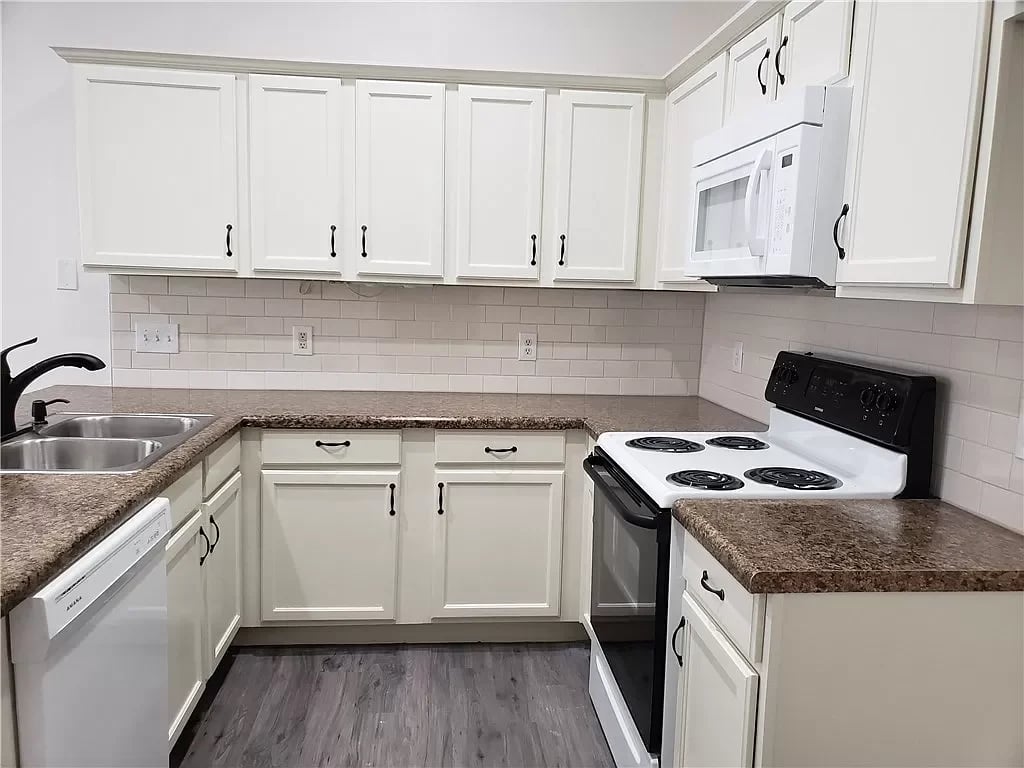 719 Honeysuckle Dr