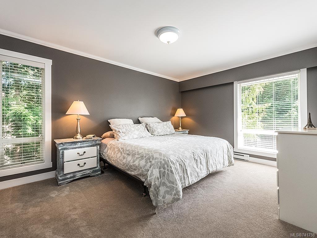 941 Kentwood Terr, Saanich