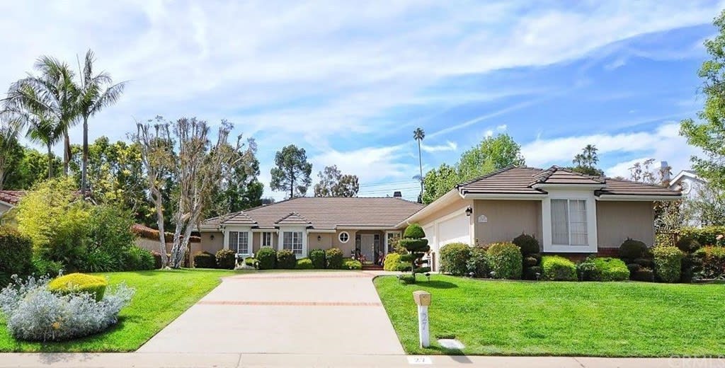 27 Santa Barbara Dr