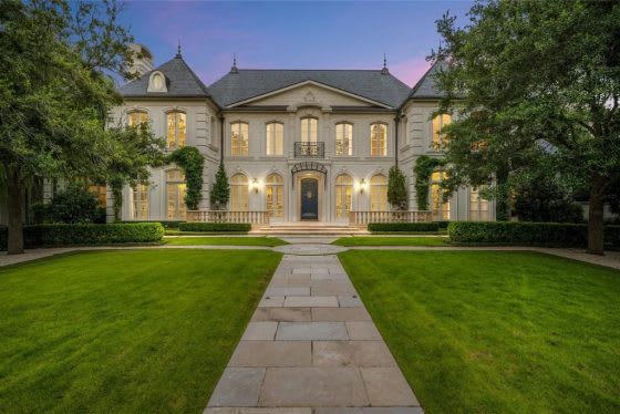 Inside an Old World–Inspired Château in Houston