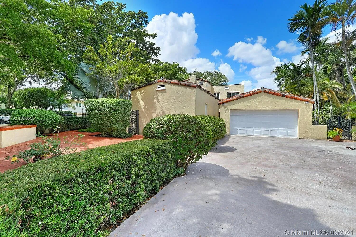 909 Algaringo Ave