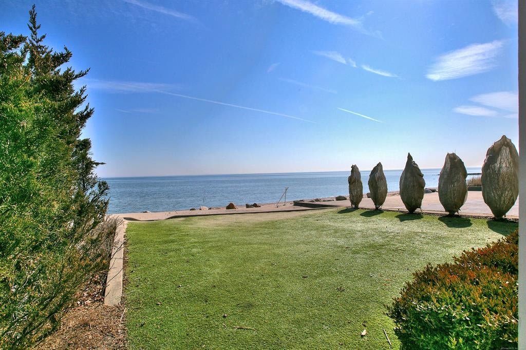 1141 Fairfield Beach Road, Fairfield
