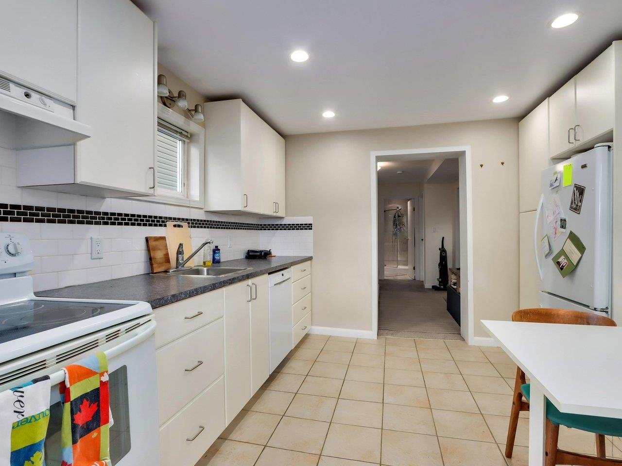225 W 5th St