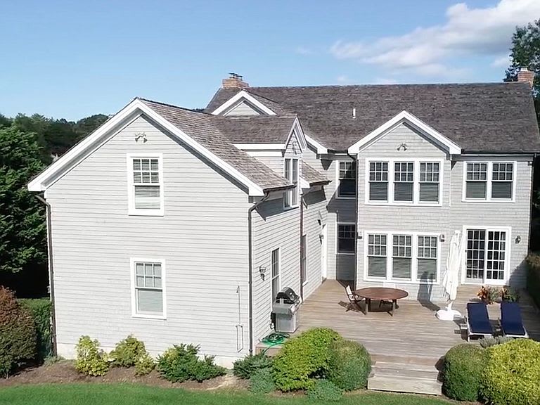 10 Montauk Ave Ext