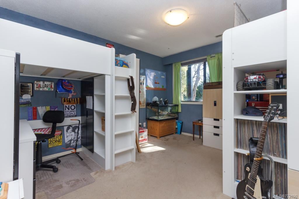 1222 Crown Cres