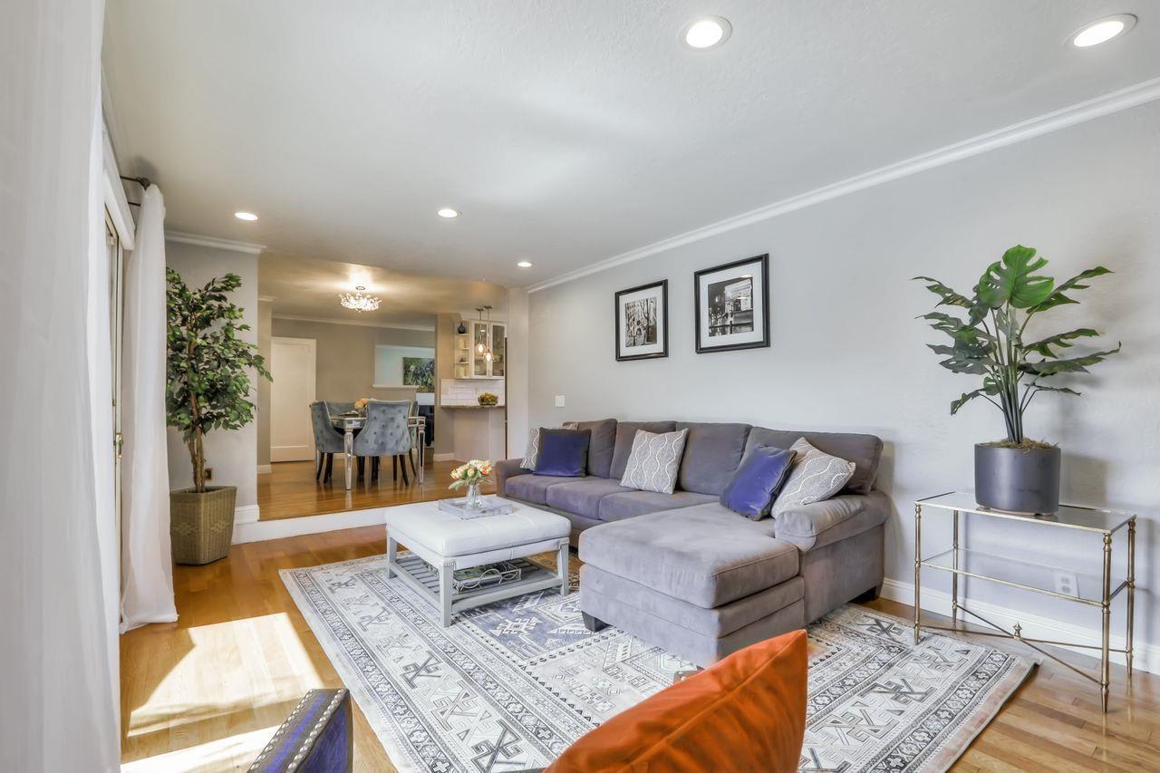 1555 Hervey Ln