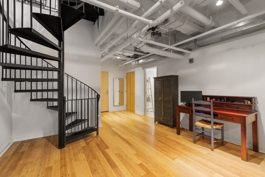 121 Beach St, #102
