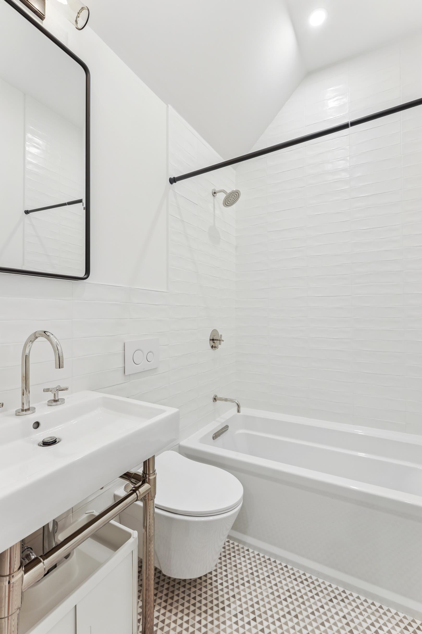 84 6th Avenue, Apt 4