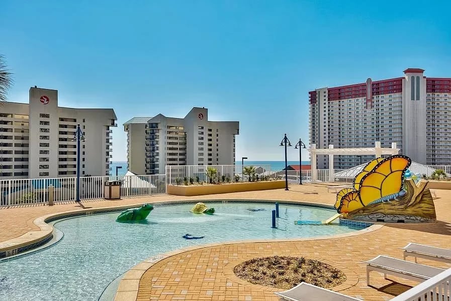 9860 S Thomas Drive Unit 1015