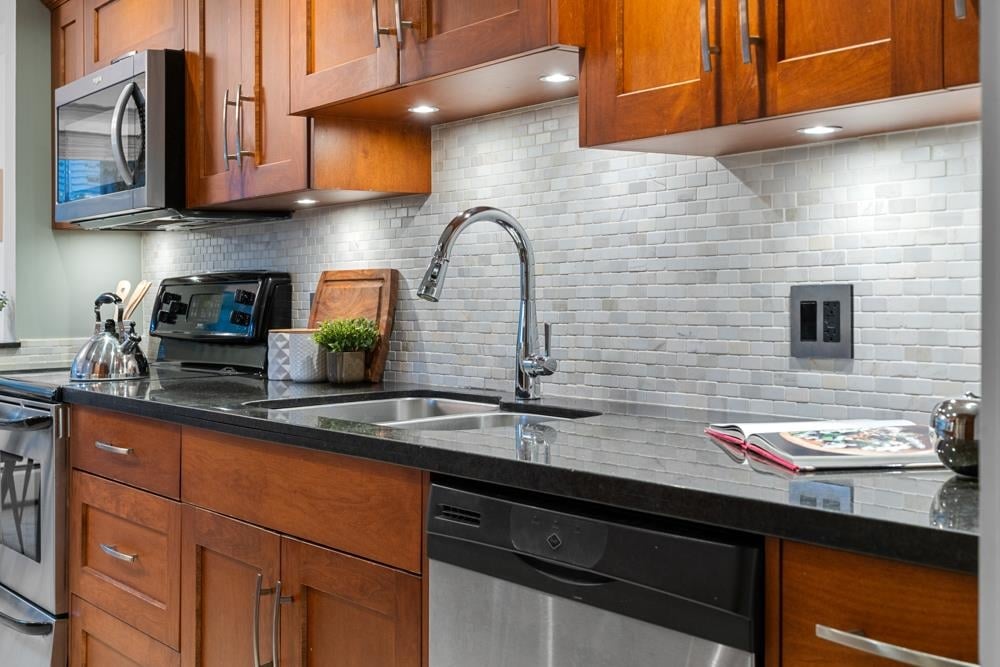 110-1777 W 13th Ave