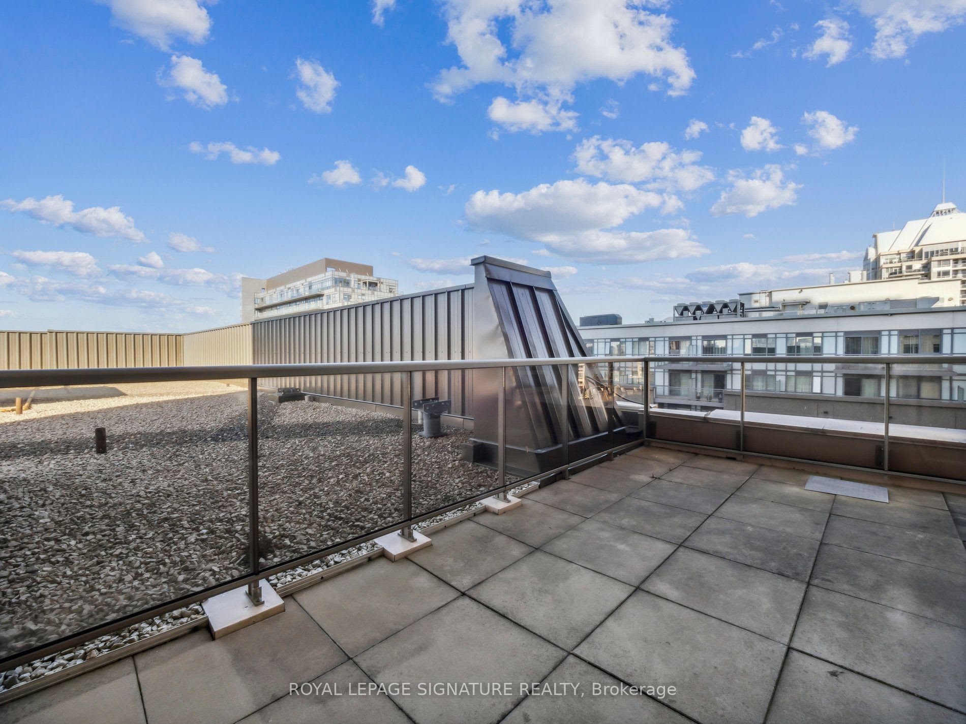 18 Kenaston Gdns 804