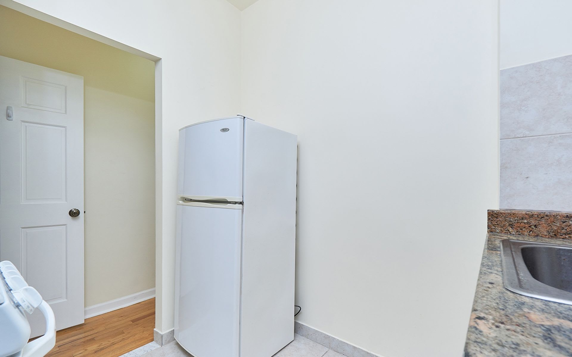 270 East 78th St, #17