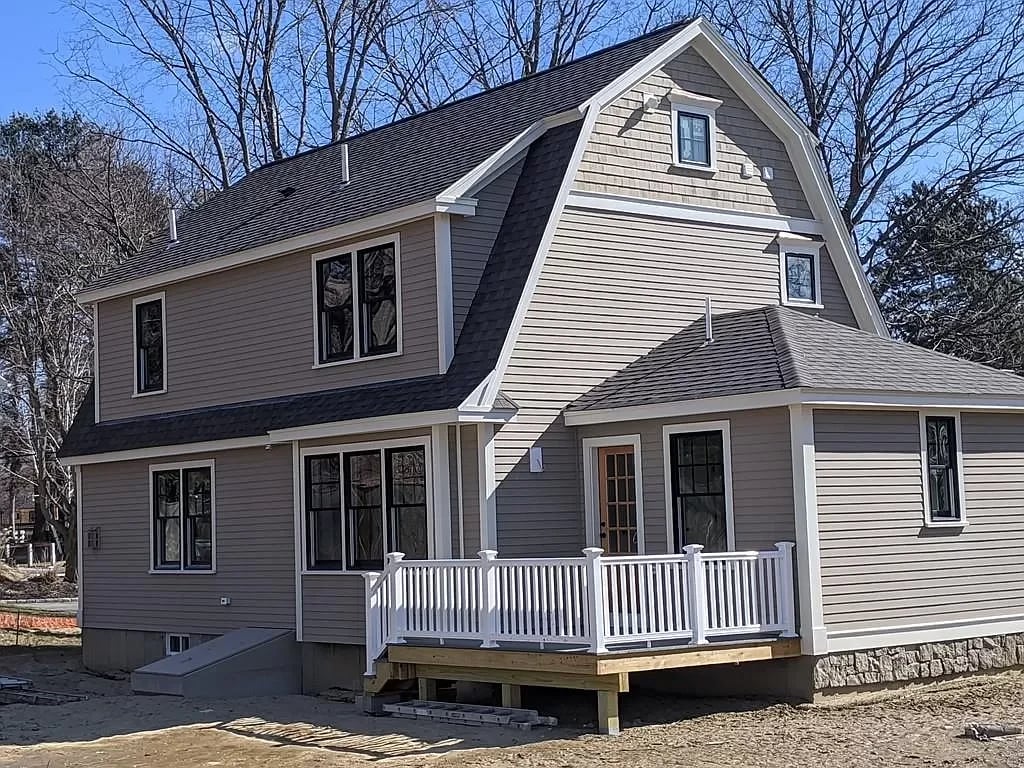 44 Toppans Ln