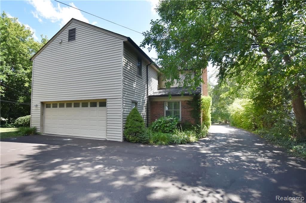 1313 LAKESIDE Drive