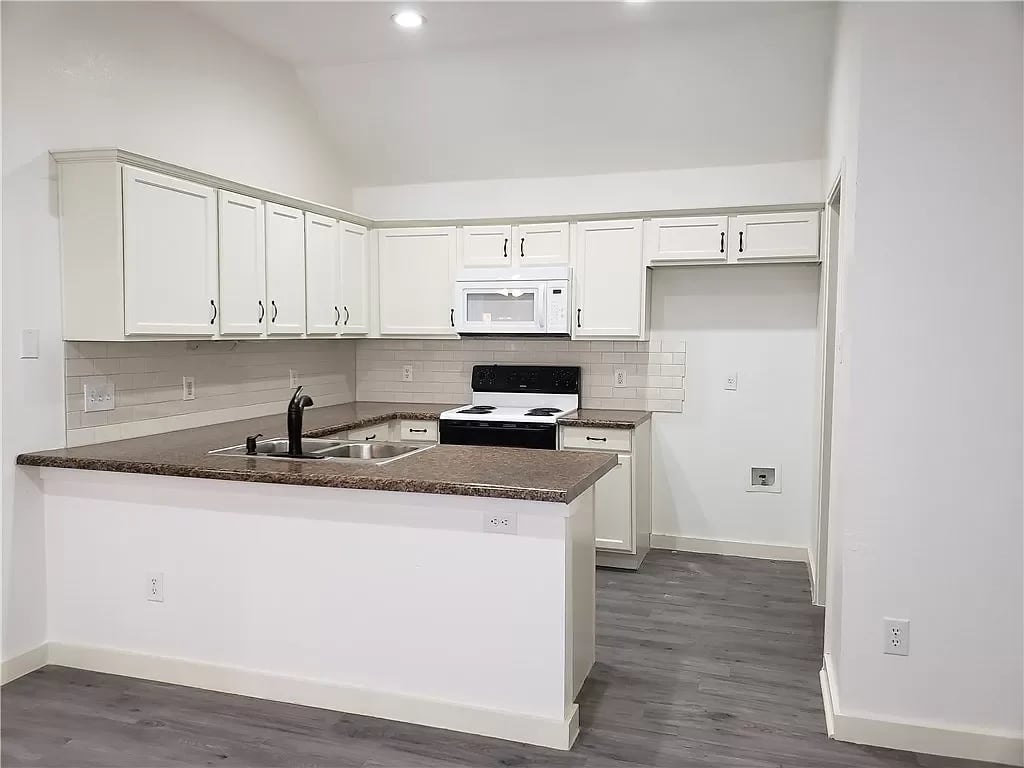 719 Honeysuckle Dr