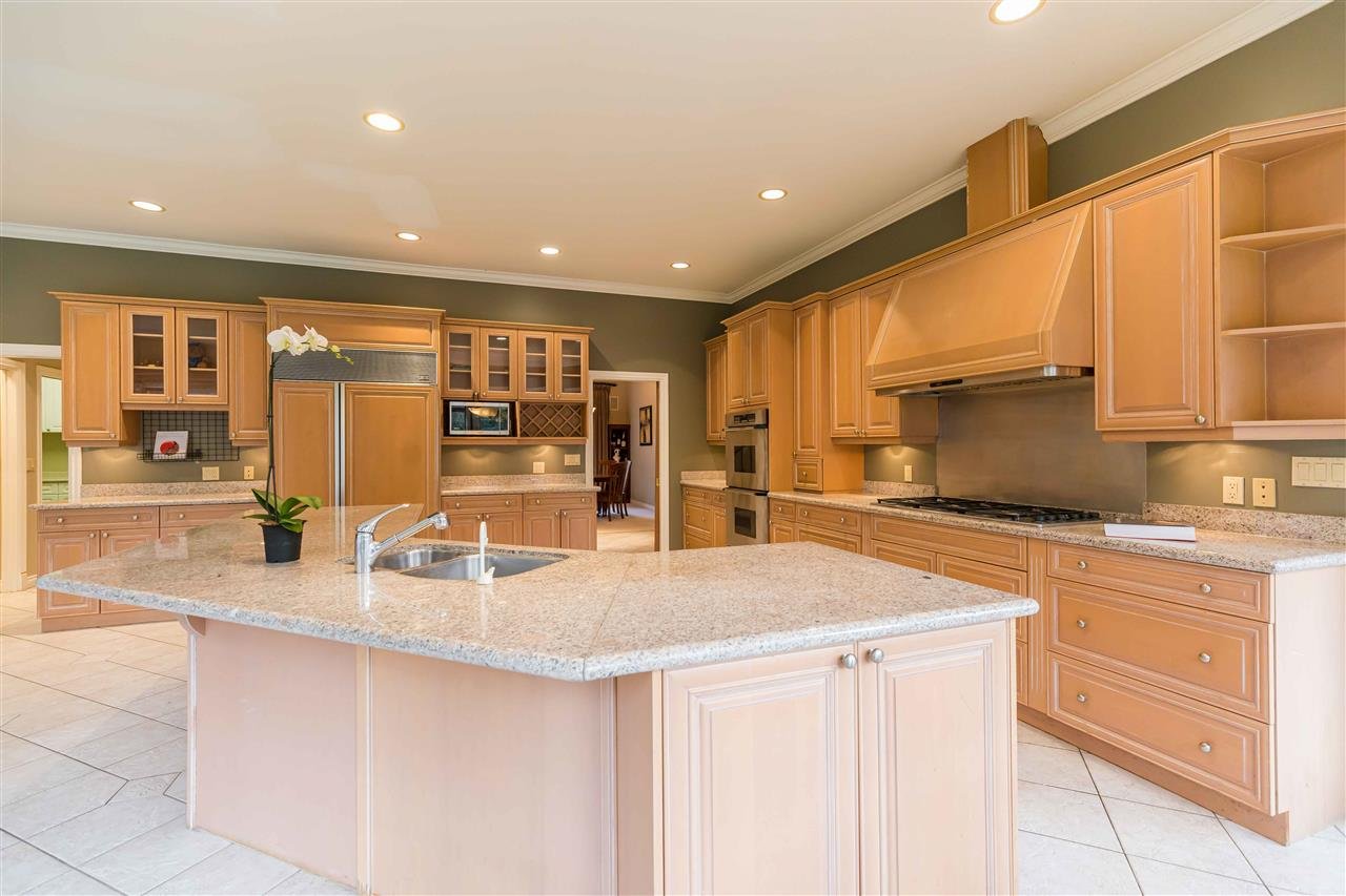2221 Tanager Place, North Vancouver