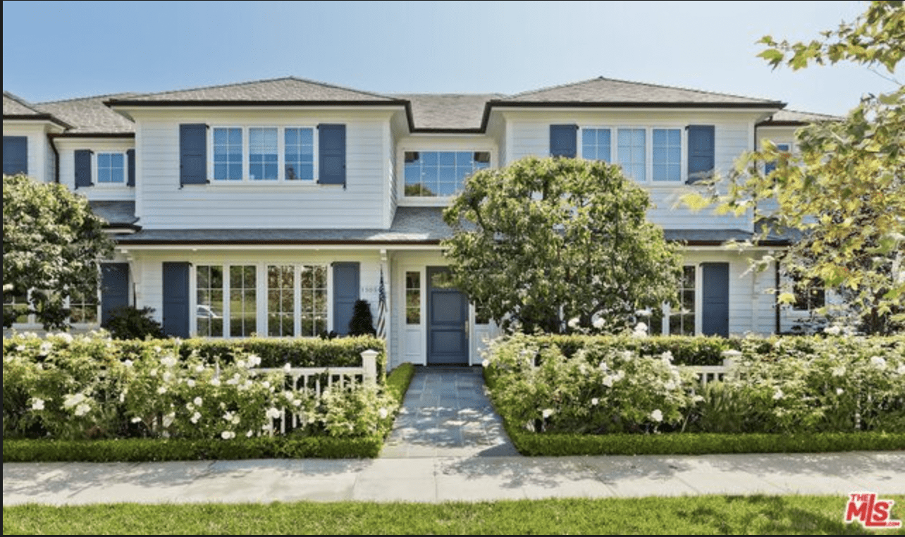 Double Lot Traditional Estate