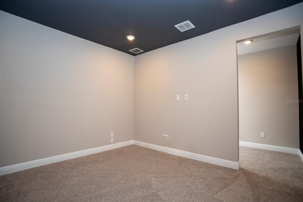 8252 Ludington Cir