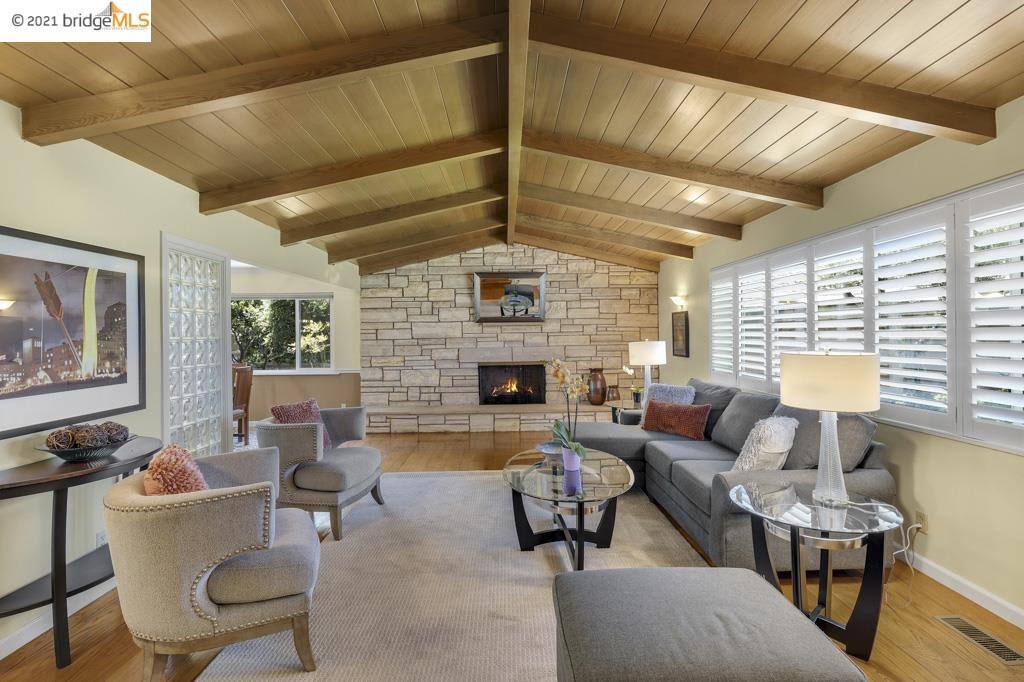 1863 Lakeview Ct