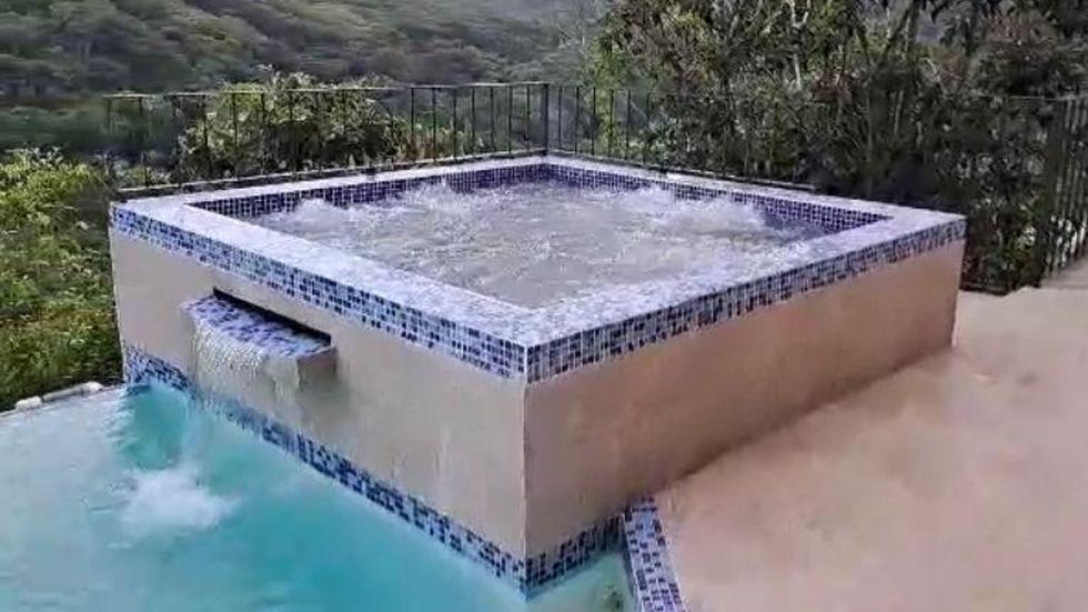 Casa Linda Vista with Ocean View Above Dominical Beach