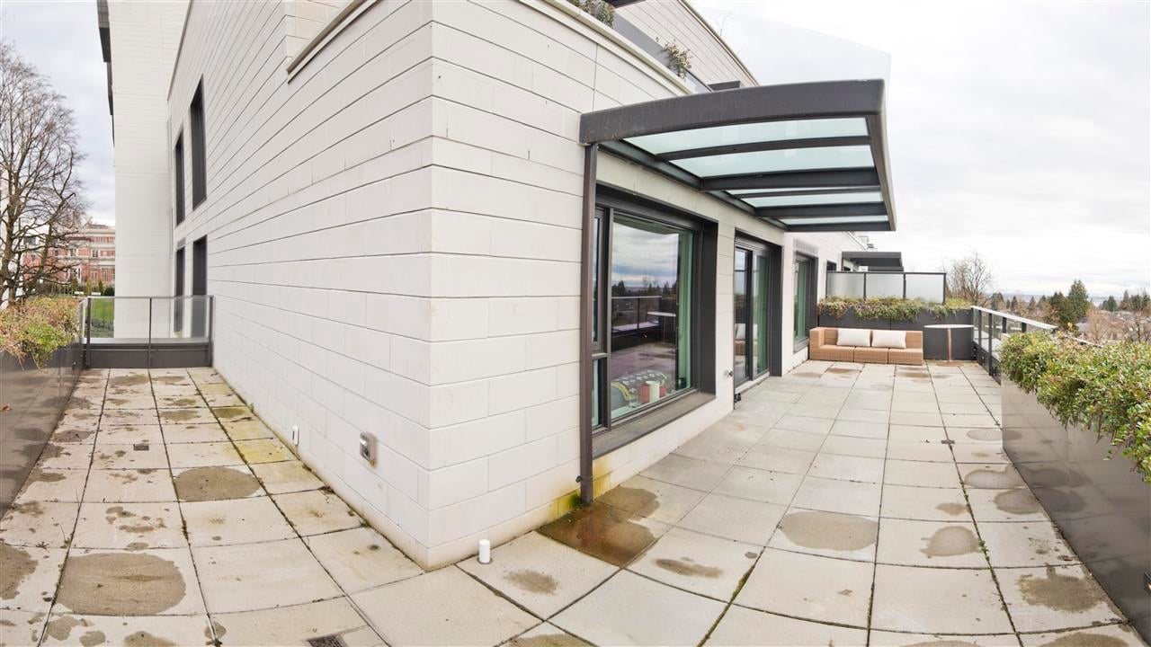 607-7228 Adera St