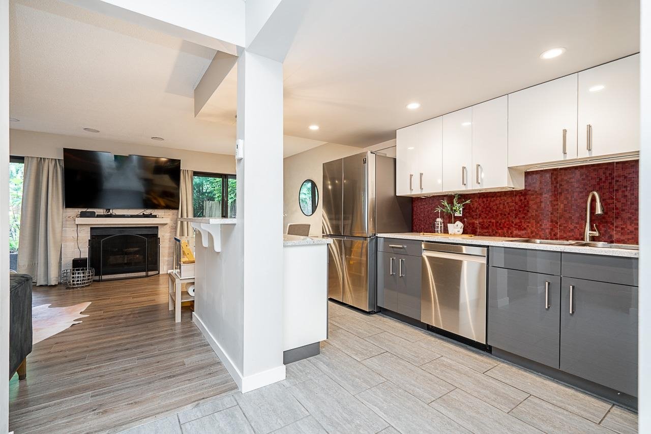 122-1040 King Albert Ave
