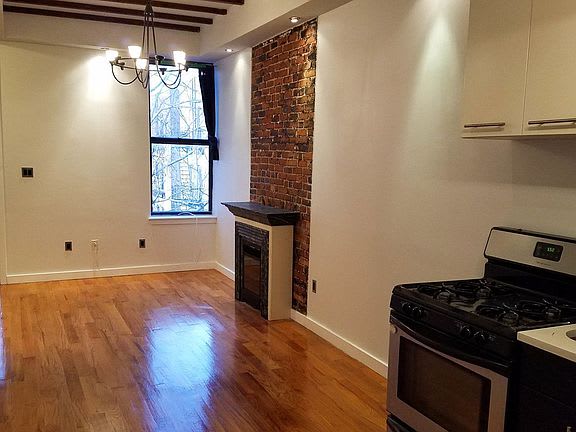 912 Saint Johns Pl Apt: 3