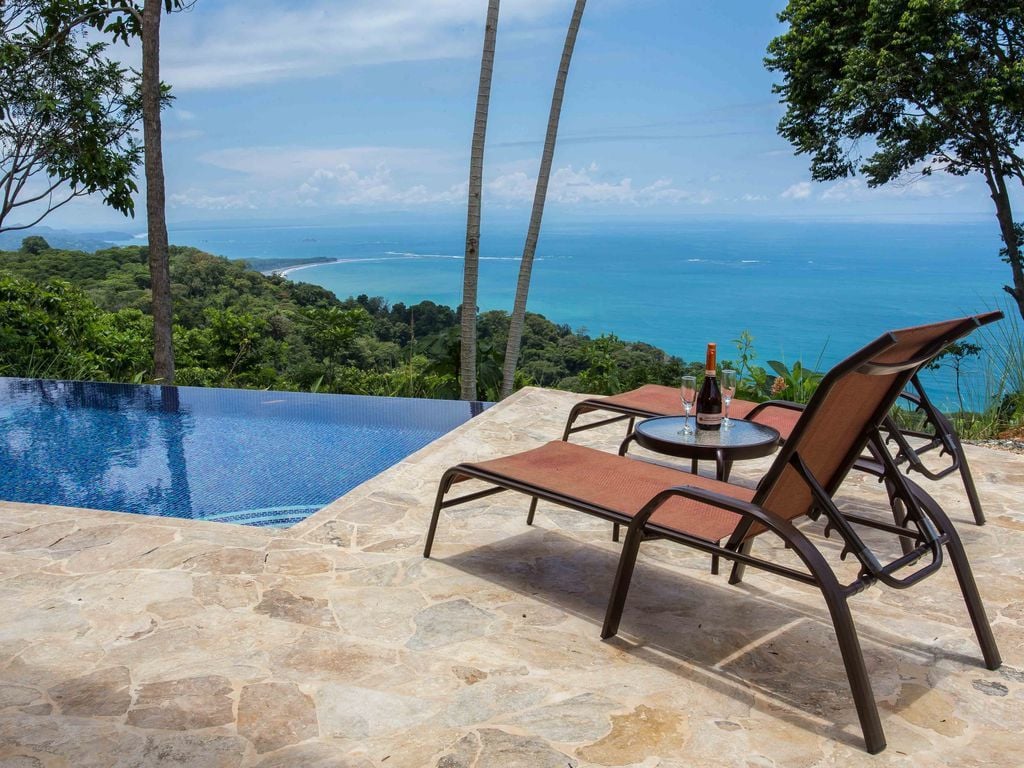 Whale's Tail View Infinity Pool, Dominical, Puntarenas
