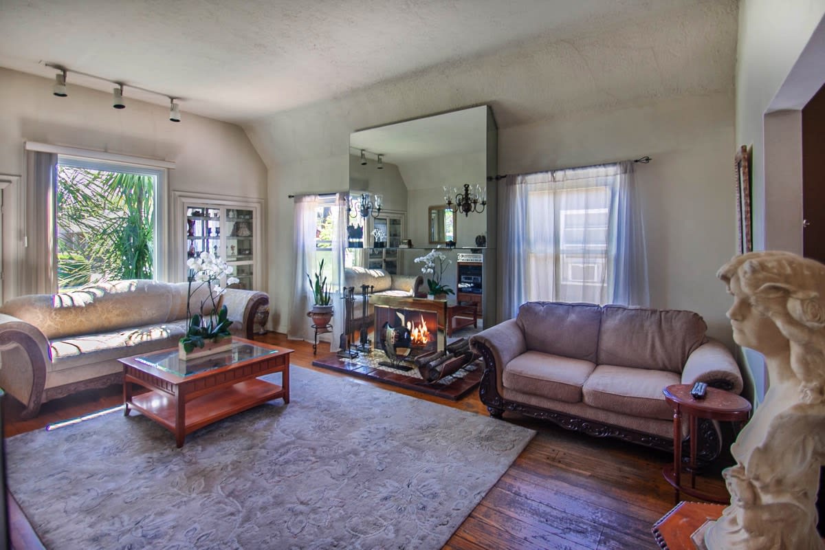 4711 Cartwright Ave Toluca Lake, CA