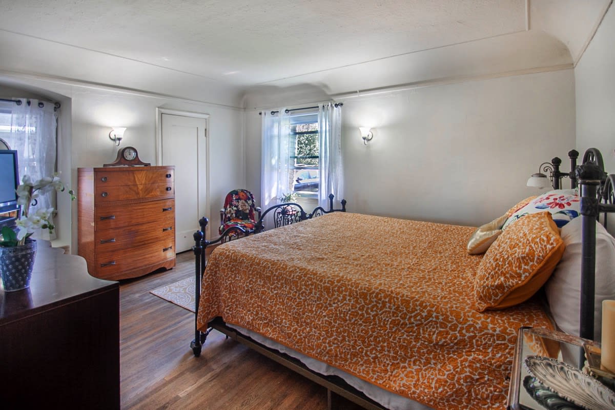 4711 Cartwright Ave Toluca Lake, CA