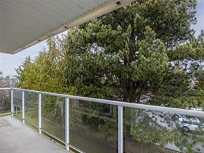 304-2360 James White Blvd, Sidney
