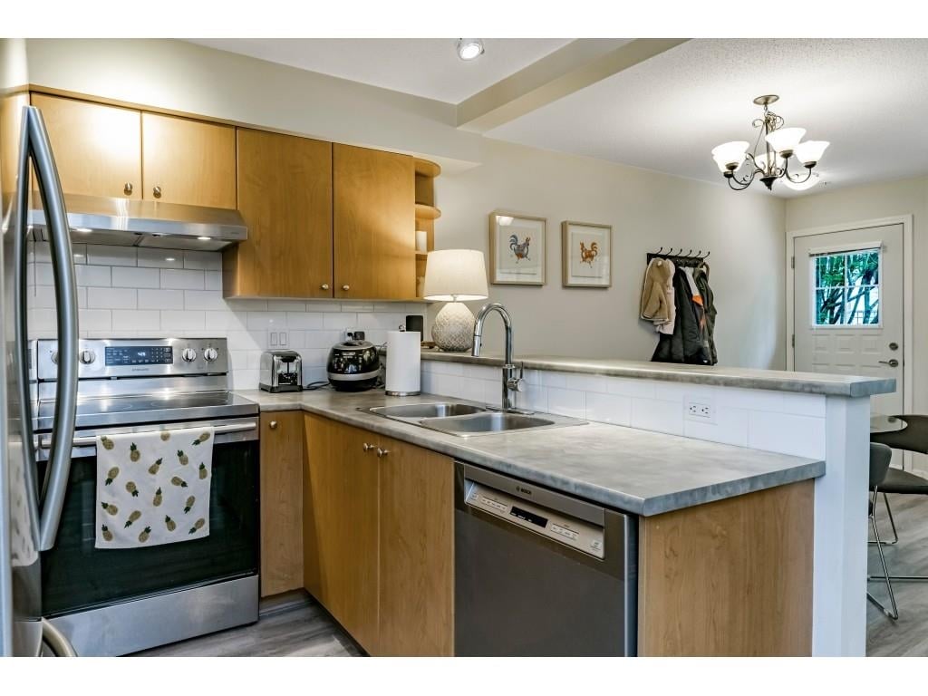 66-7088 17th Ave