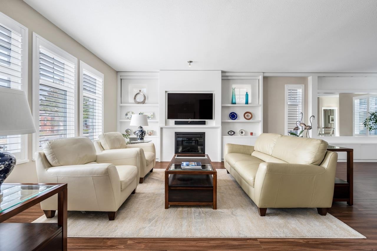 5-10500 Delsom Cres
