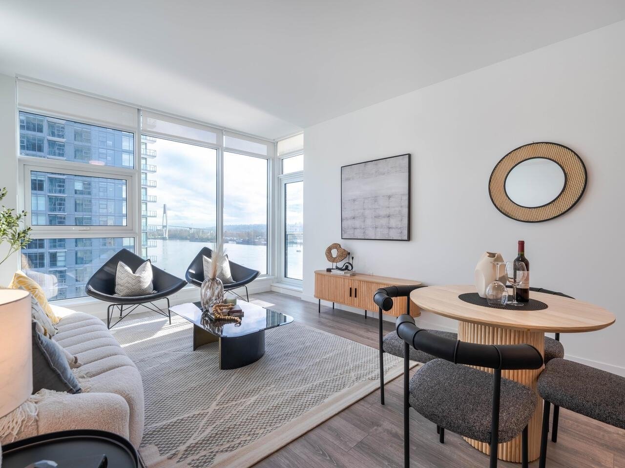906-680 Quayside Drive, New Westminster