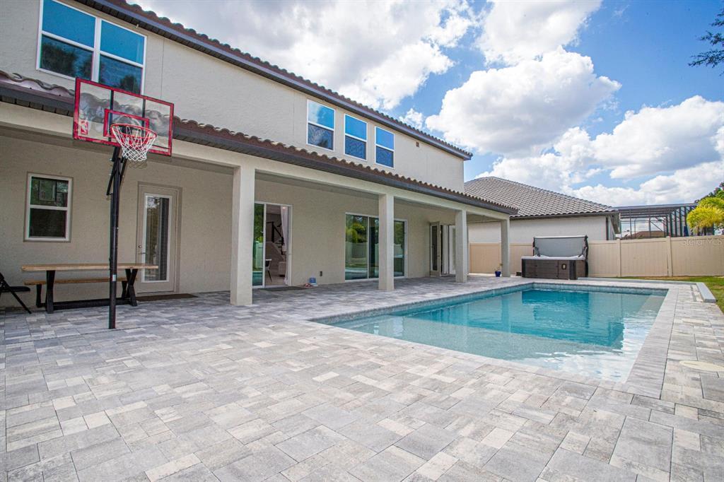 8252 Ludington Cir
