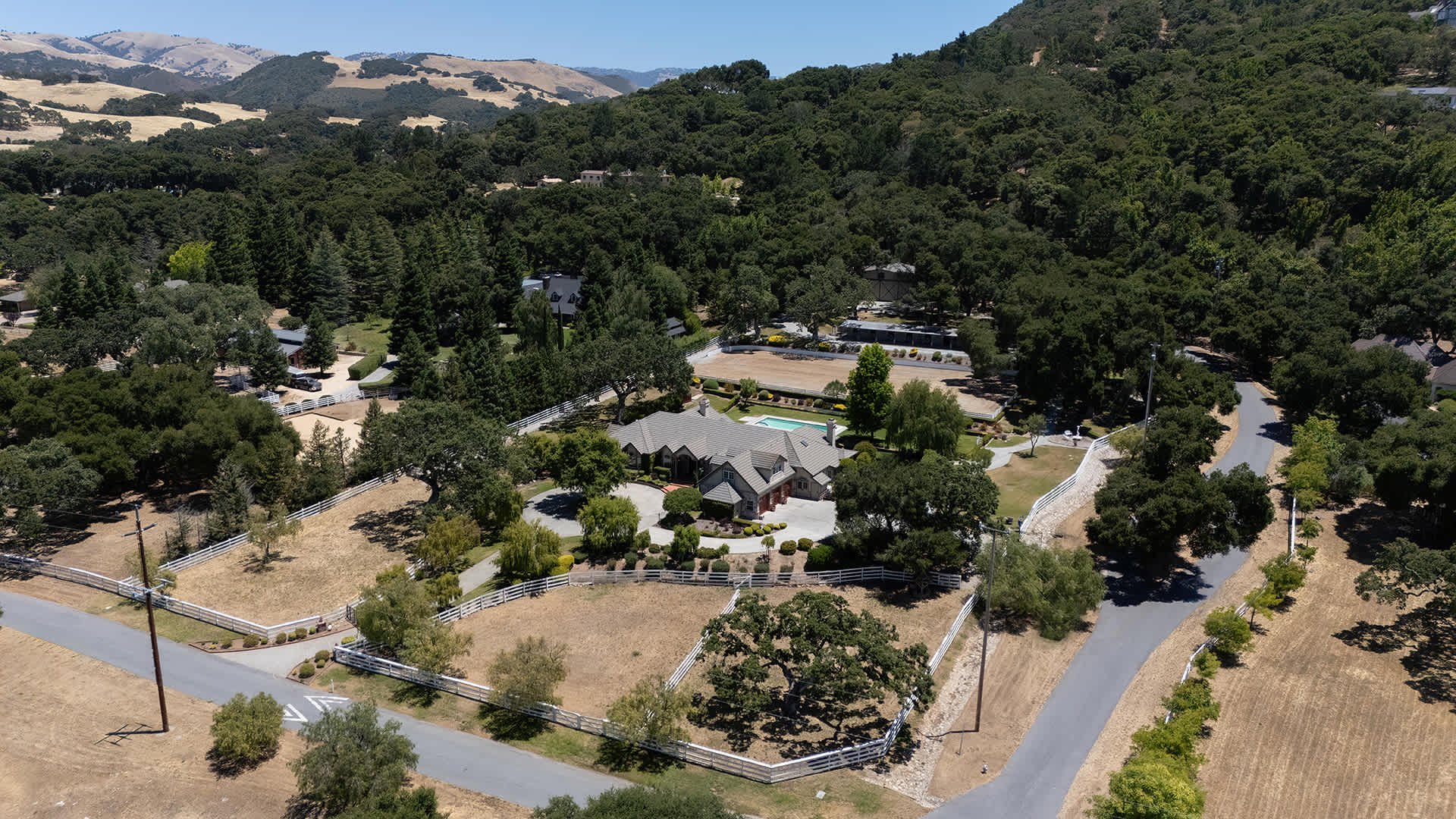 Stunning Equestrian Estate - 6 Sleepy Hollow Dr