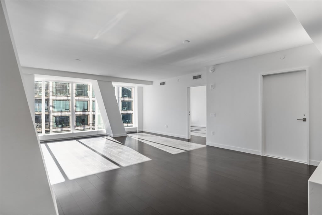 150 Seaport Blvd #15F