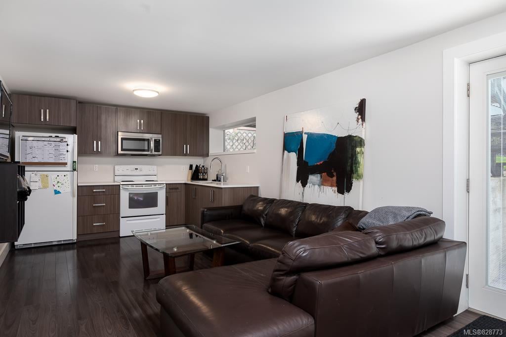 1751 Christmas Ave