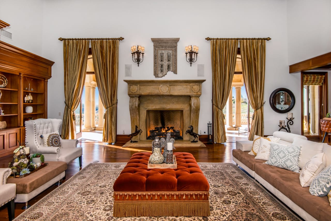 1233 Woodland Grove Ct, Calabasas Real Estate