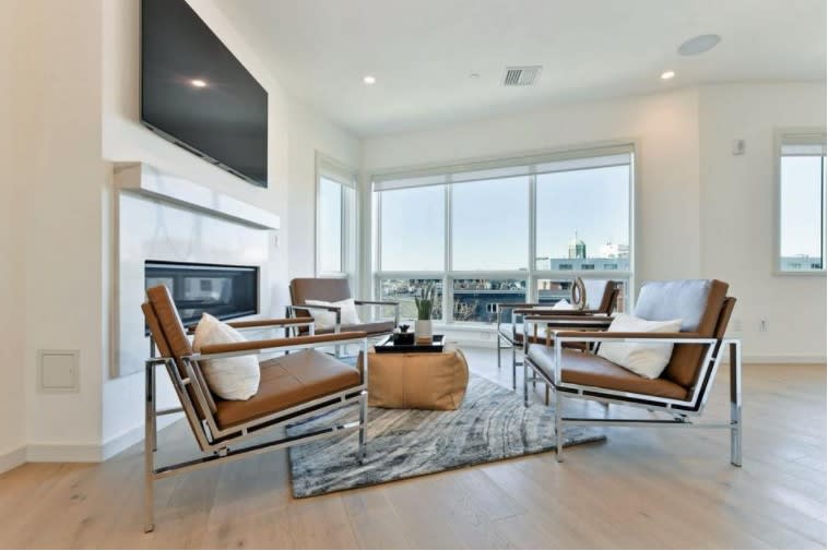 Glass-wrapped Comfort in Beautiful South Boston Condo