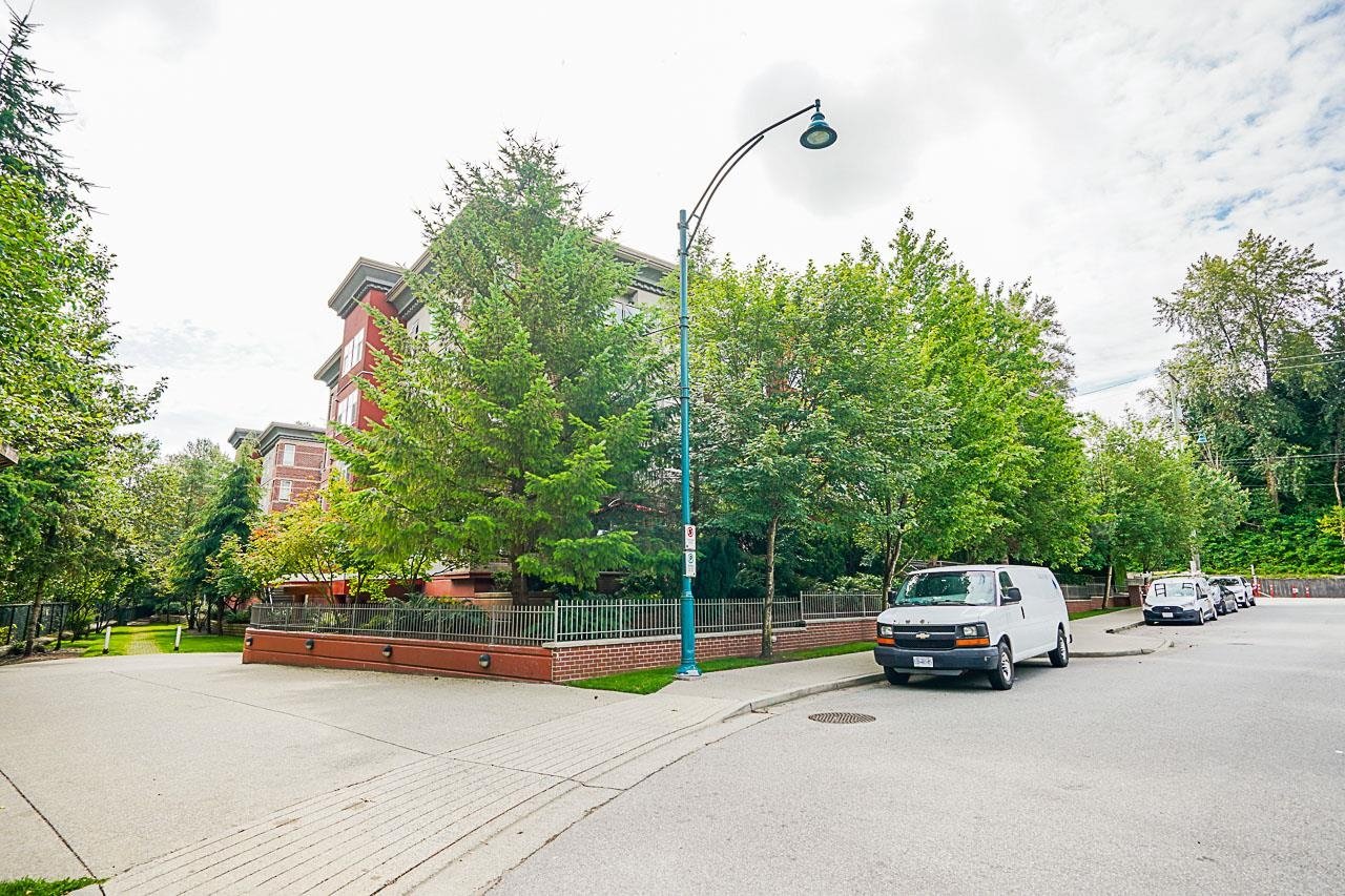 308-3240 St Johns St