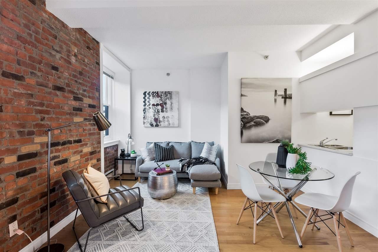 402-233 Abbott St