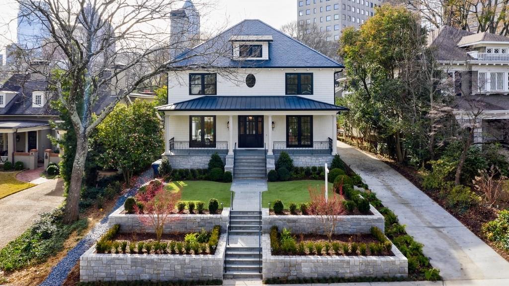 230 Peachtree Cir NE