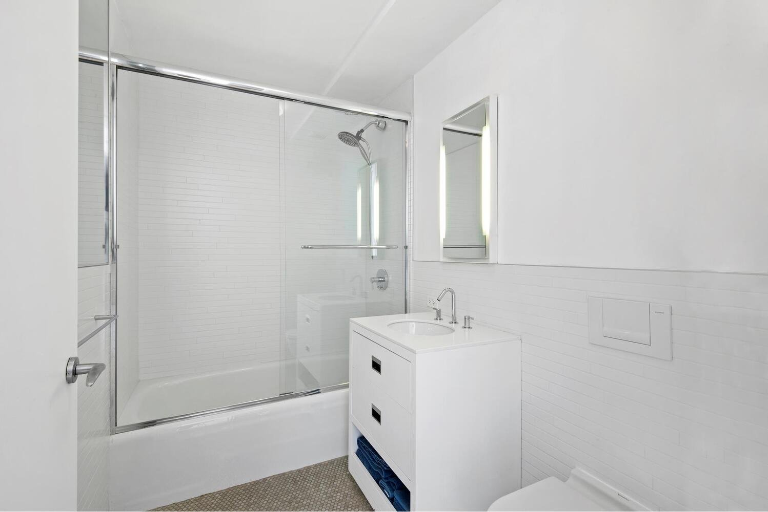 245 W 19th St, Unit PH3