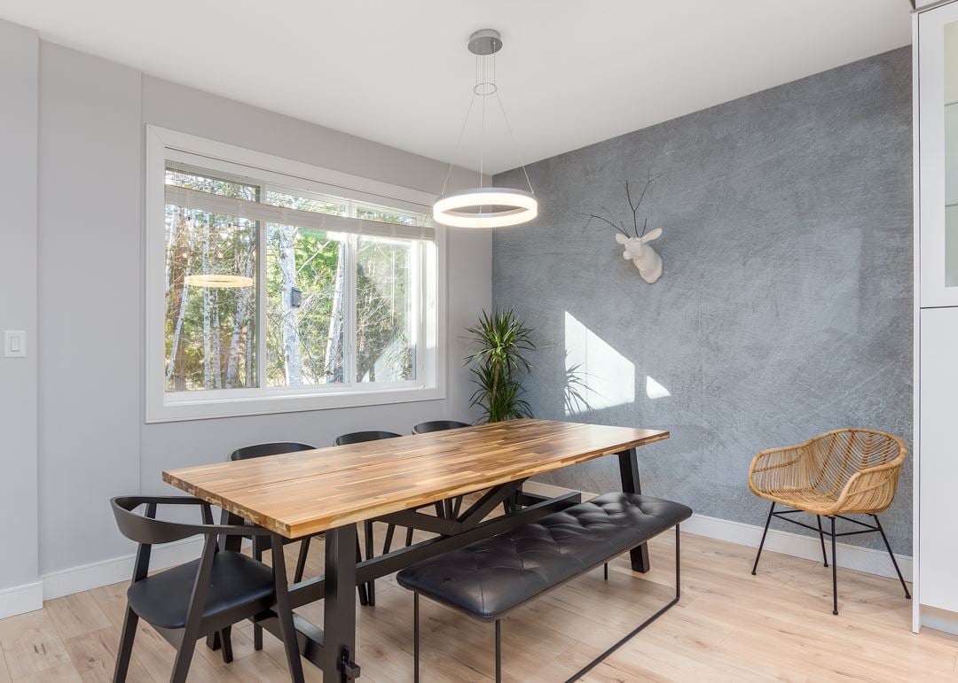 39217 Falcon Cres