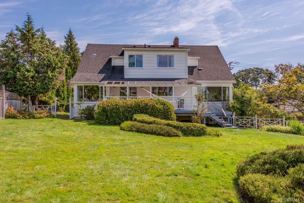 3084 Cadboro Bay Rd