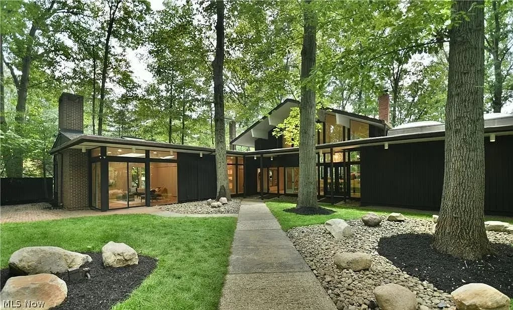 3023 Kersdale Rd