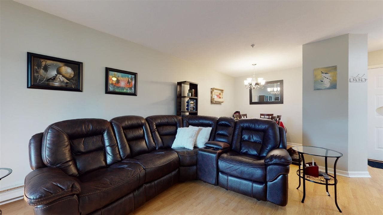 E304-40180 Willow Cres