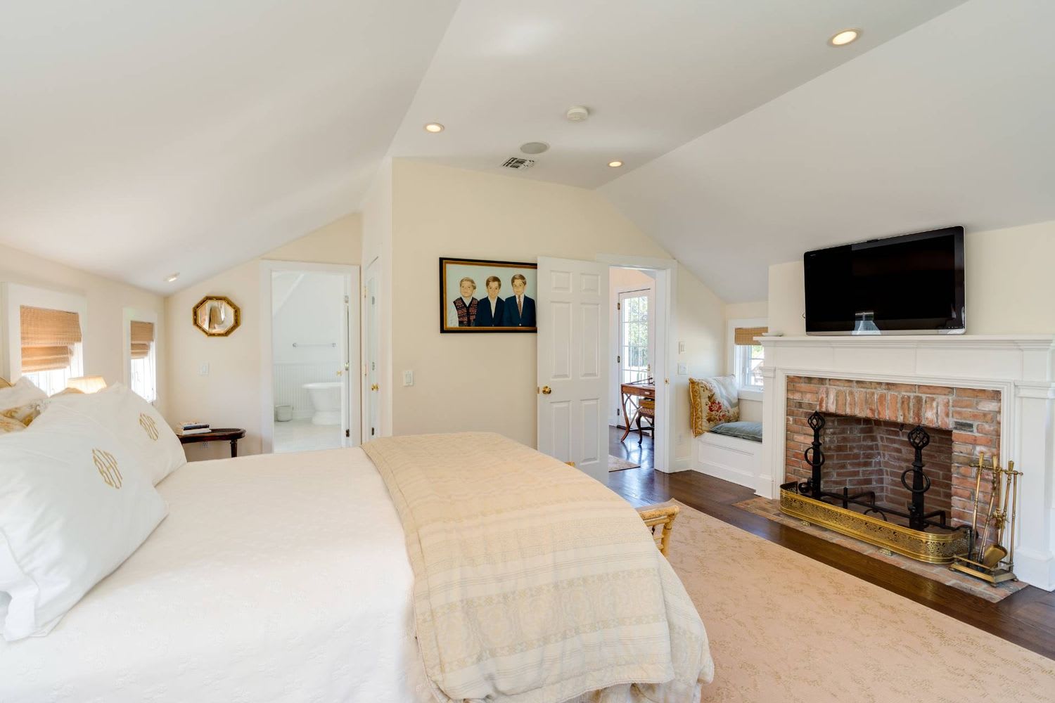 Modern Living & Historic Charm in Waterfront West Mecox